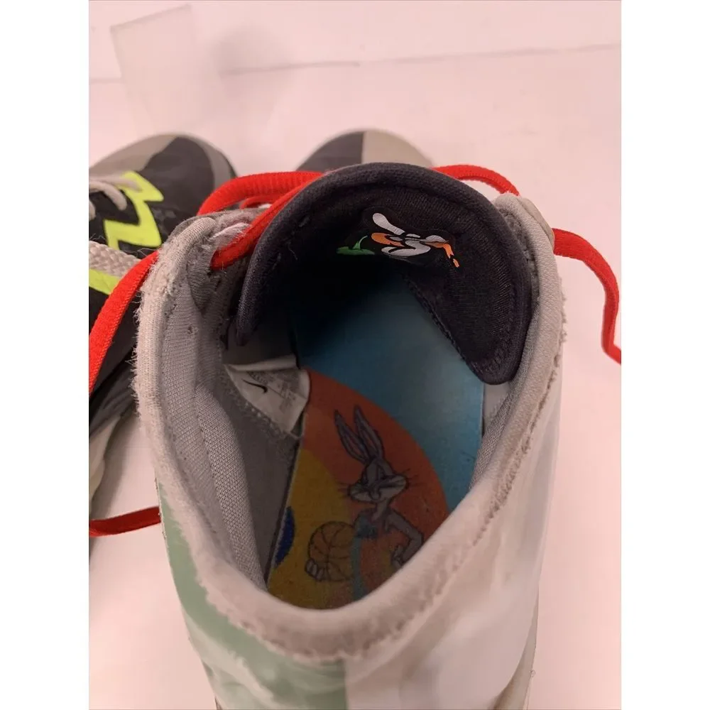 Nike Lebron 18 Low GS Bugs vs Marvin Kids  Size 6Y DJ3760-005‎